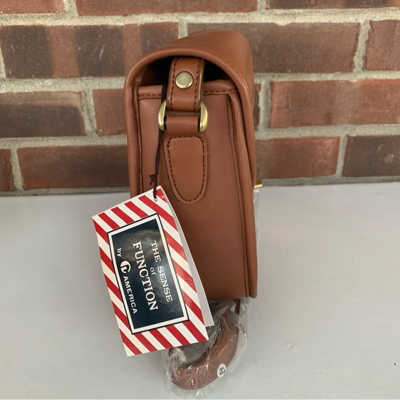 Tan faux leather crossbody bag With Mirror And Coin Keychain Small Purse NEW - Picture 5 of 10